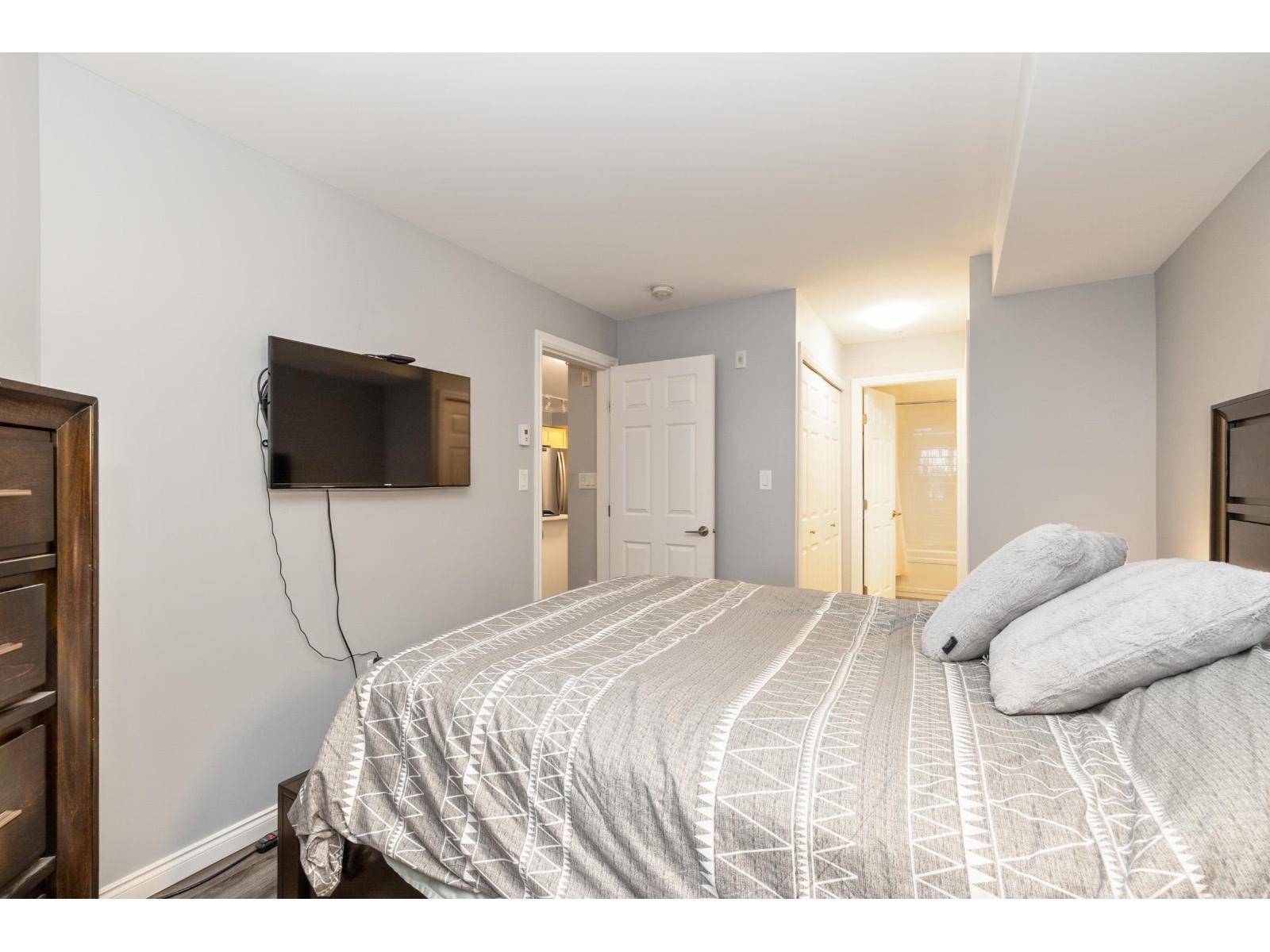 211 15210 PACIFIC AVENUE, White Rock