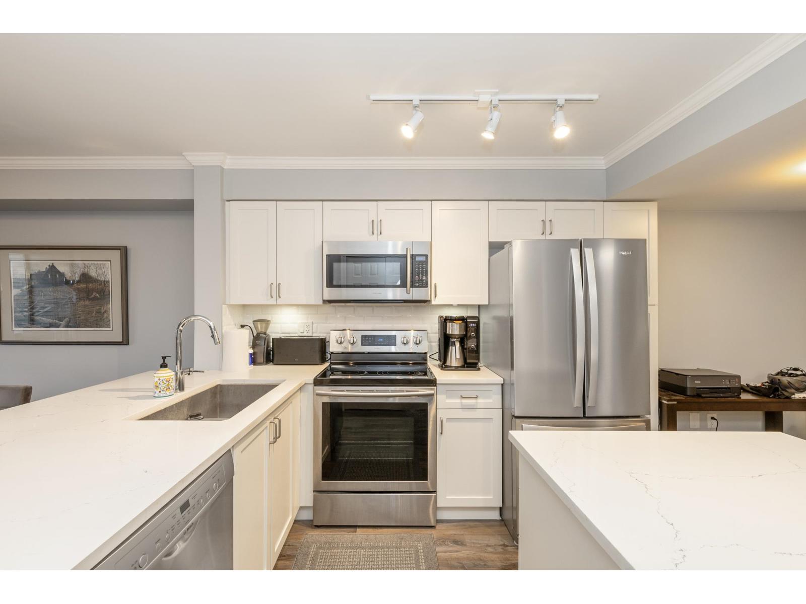 211 15210 PACIFIC AVENUE, White Rock