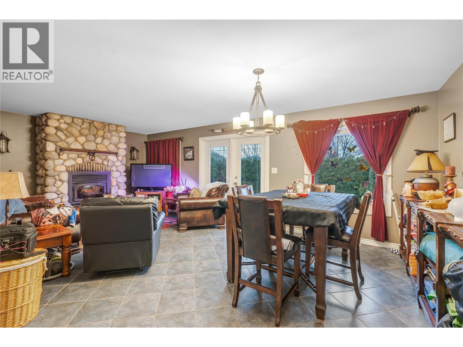 15902 Prairie Valley Road, Summerland