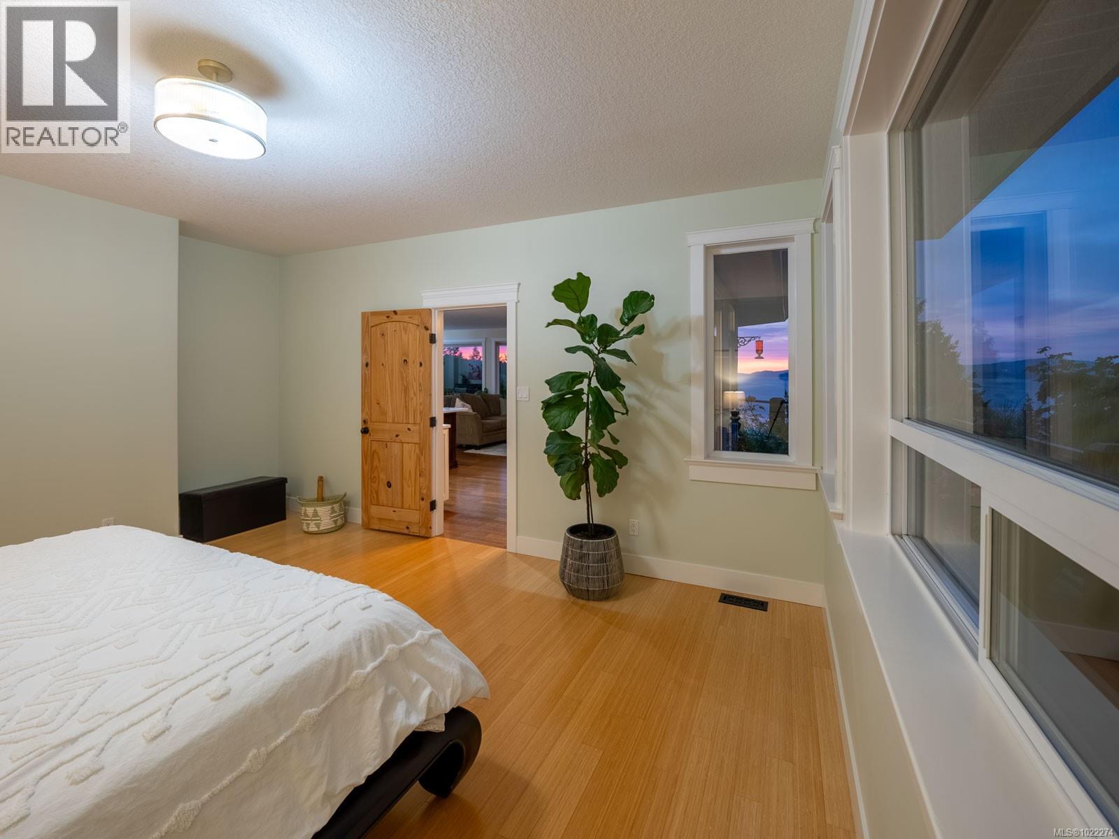 3182 Dolphin Dr - 36