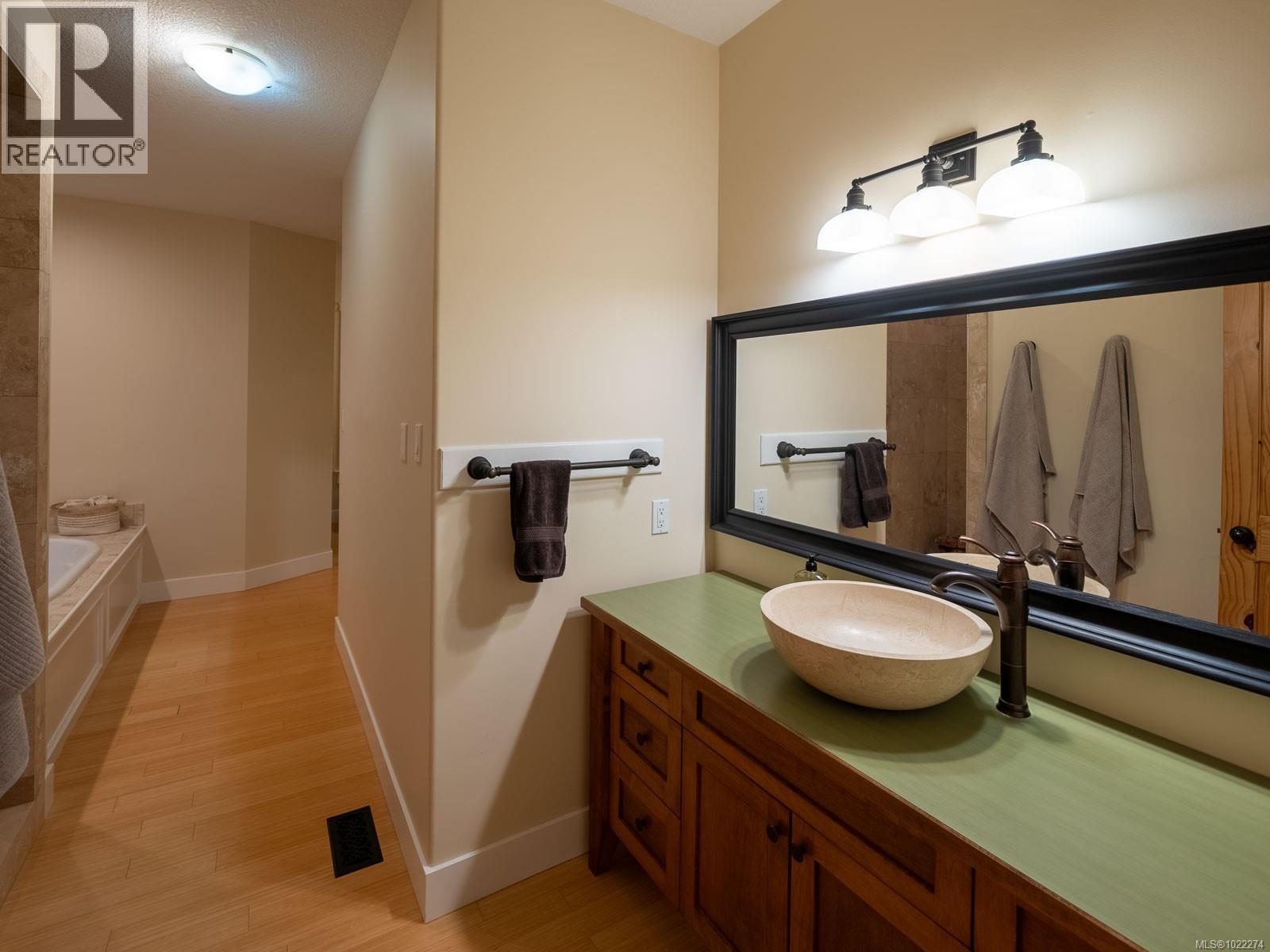 3182 Dolphin Dr - 37