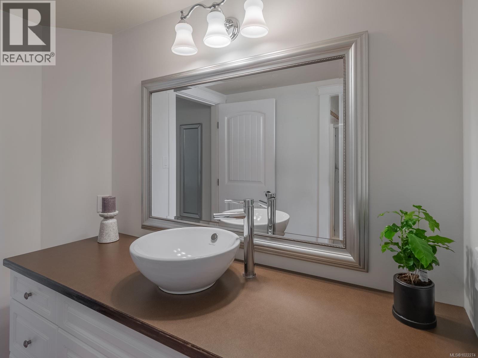 3182 Dolphin Dr - 44