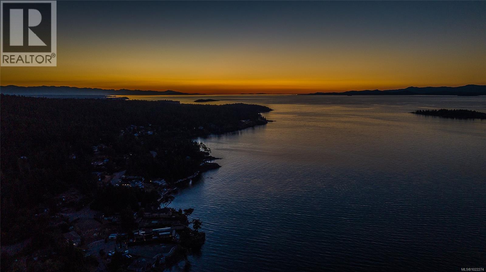 3182 DOLPHIN DR - 53