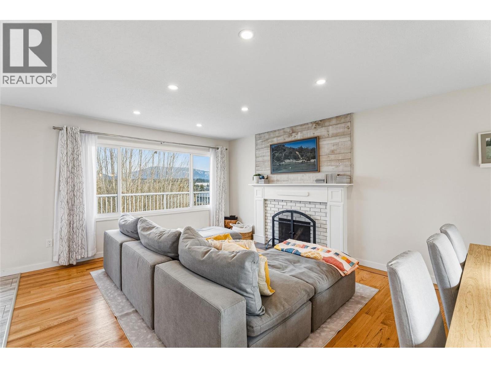 1971 3 AVENUE SE - 10