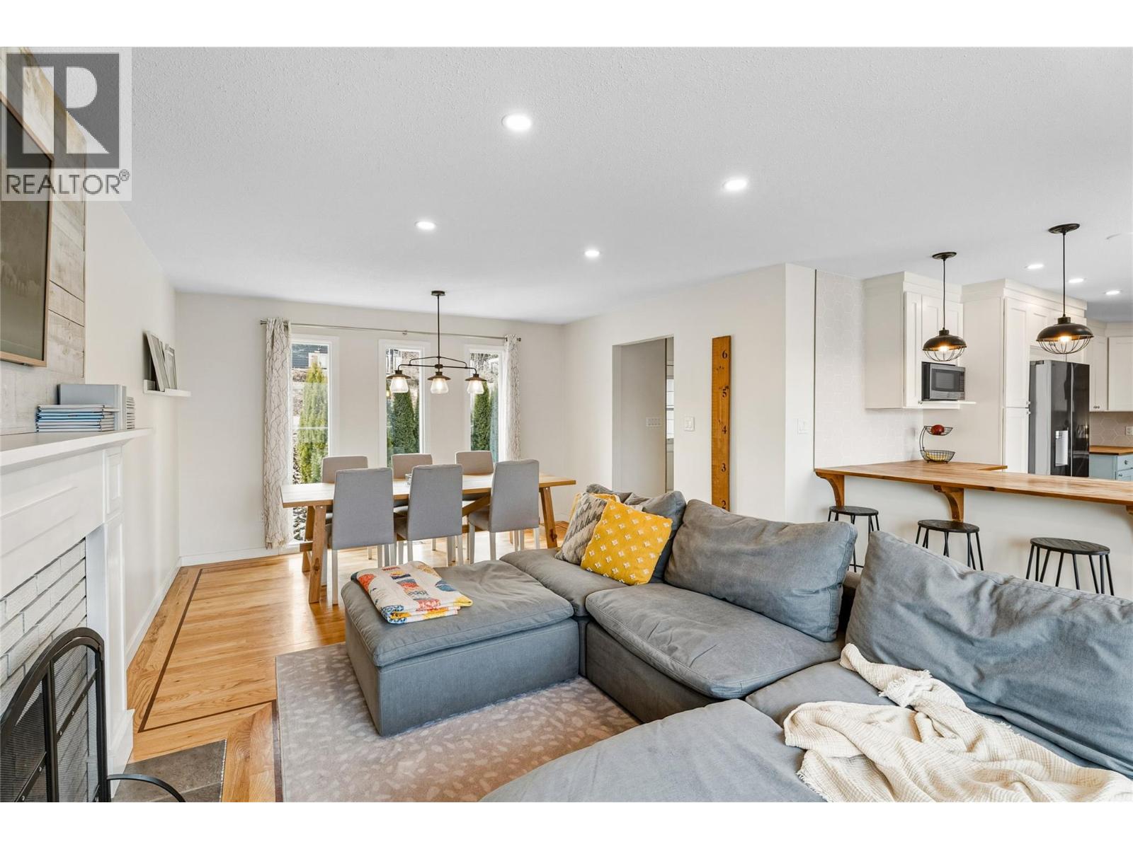 1971 3 AVENUE SE - 13