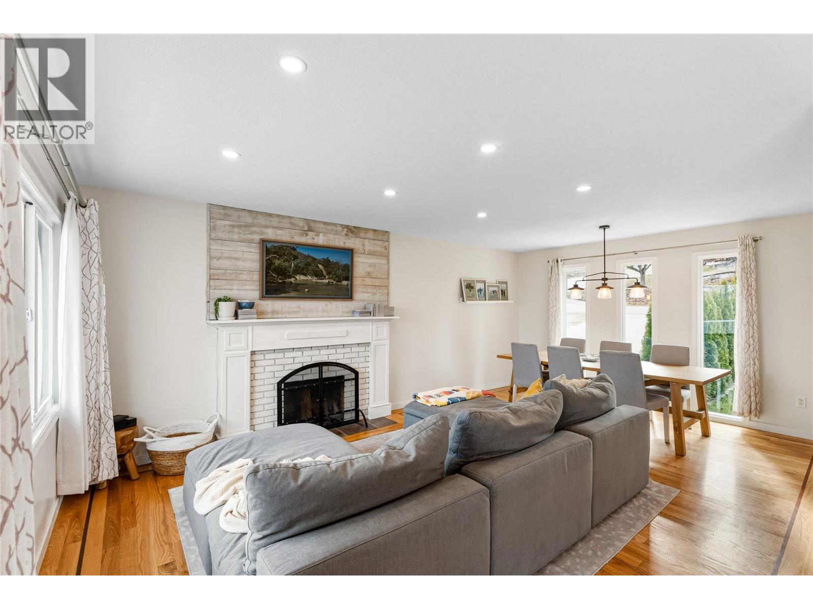 1971 3 AVENUE SE - 12