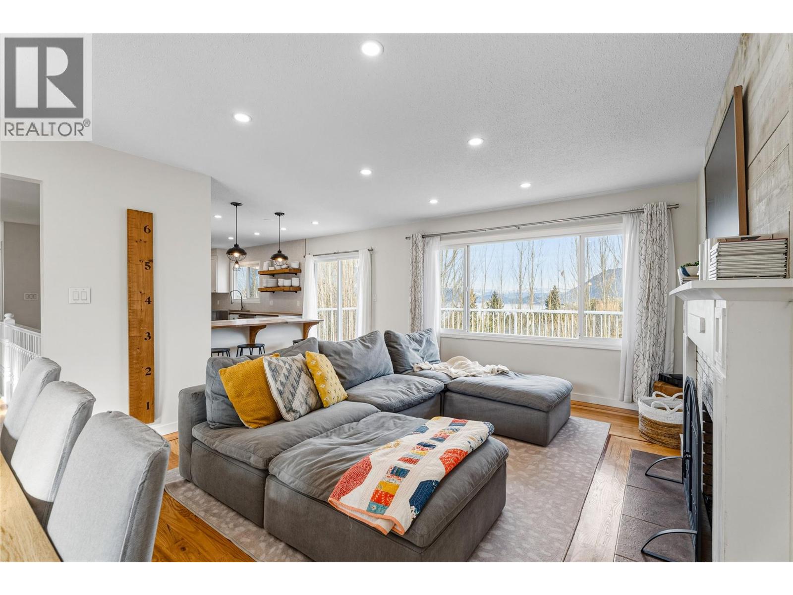 1971 3 AVENUE SE - 11