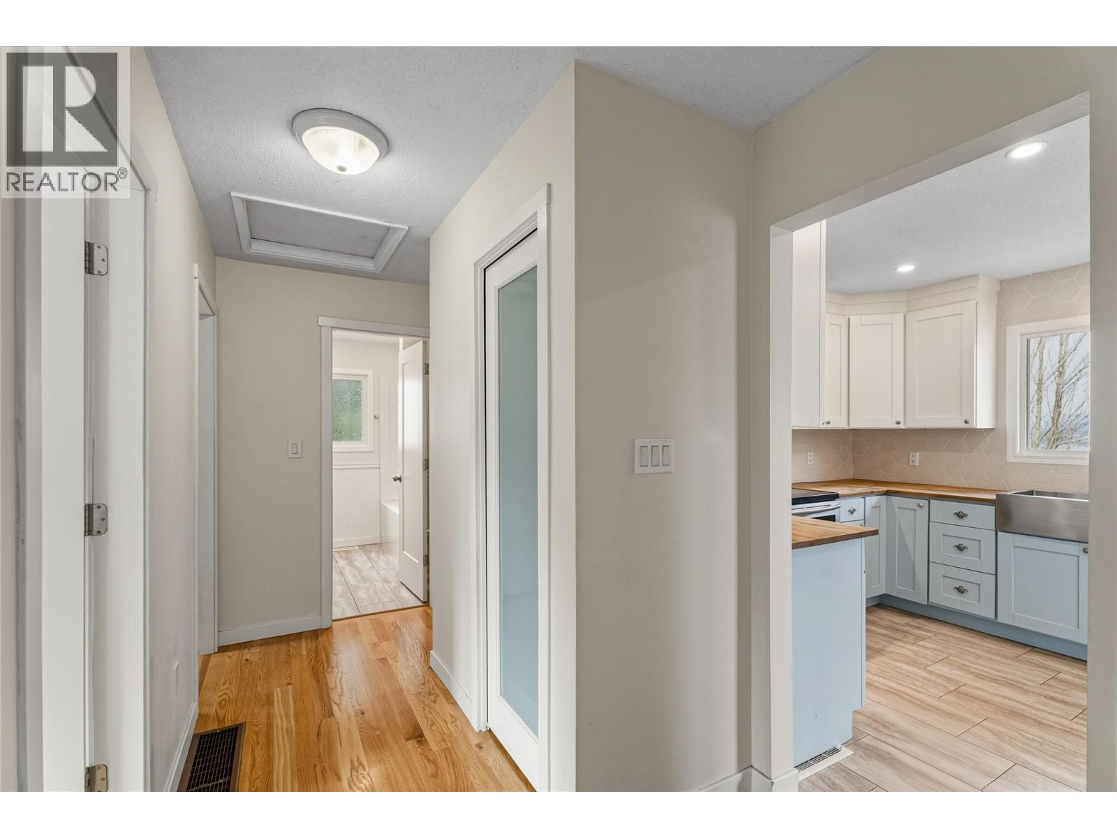 1971 3 AVENUE SE - 23