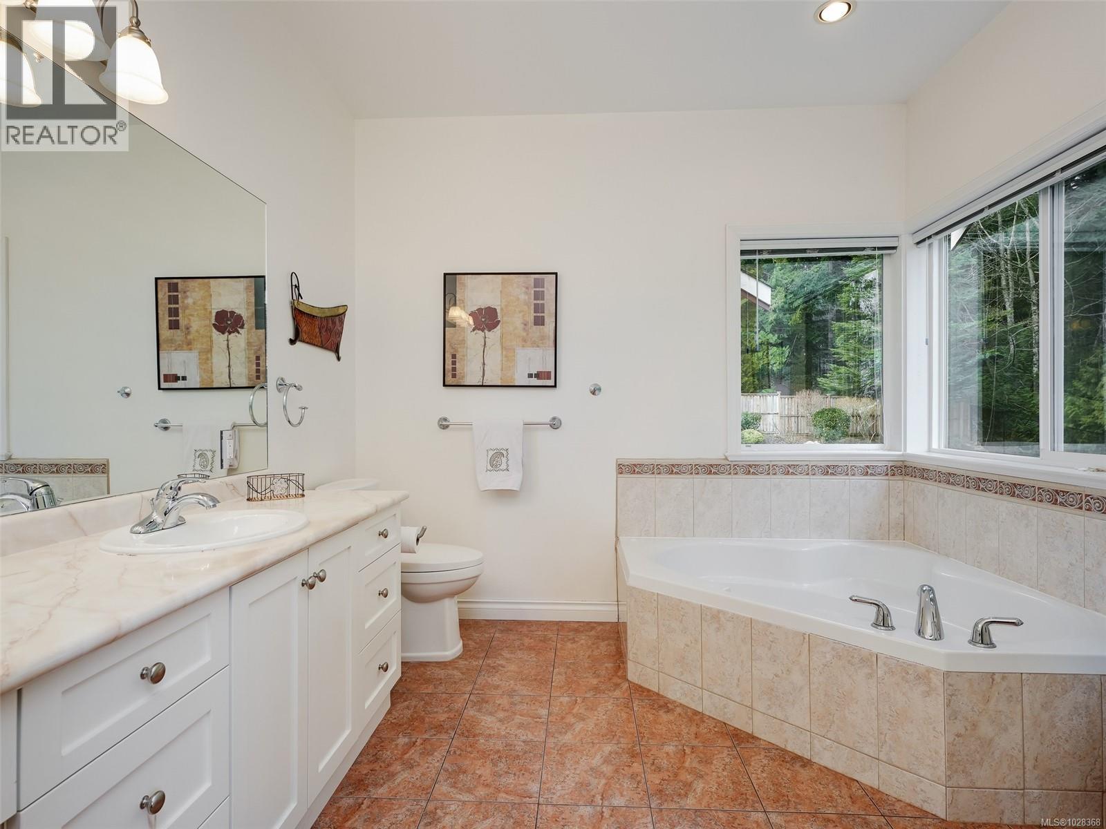  1668 Cresswell Drive, North Saanich