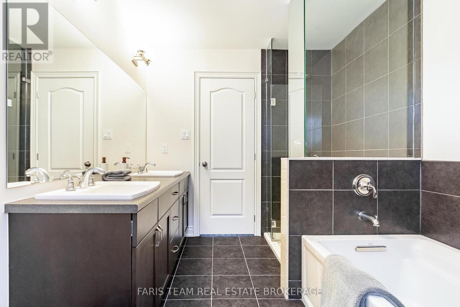 56 JEWEL HOUSE LANE,Barrie (Innis-Shore),,