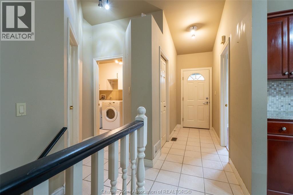 8 MCINTOSH AVENUE — photo 21