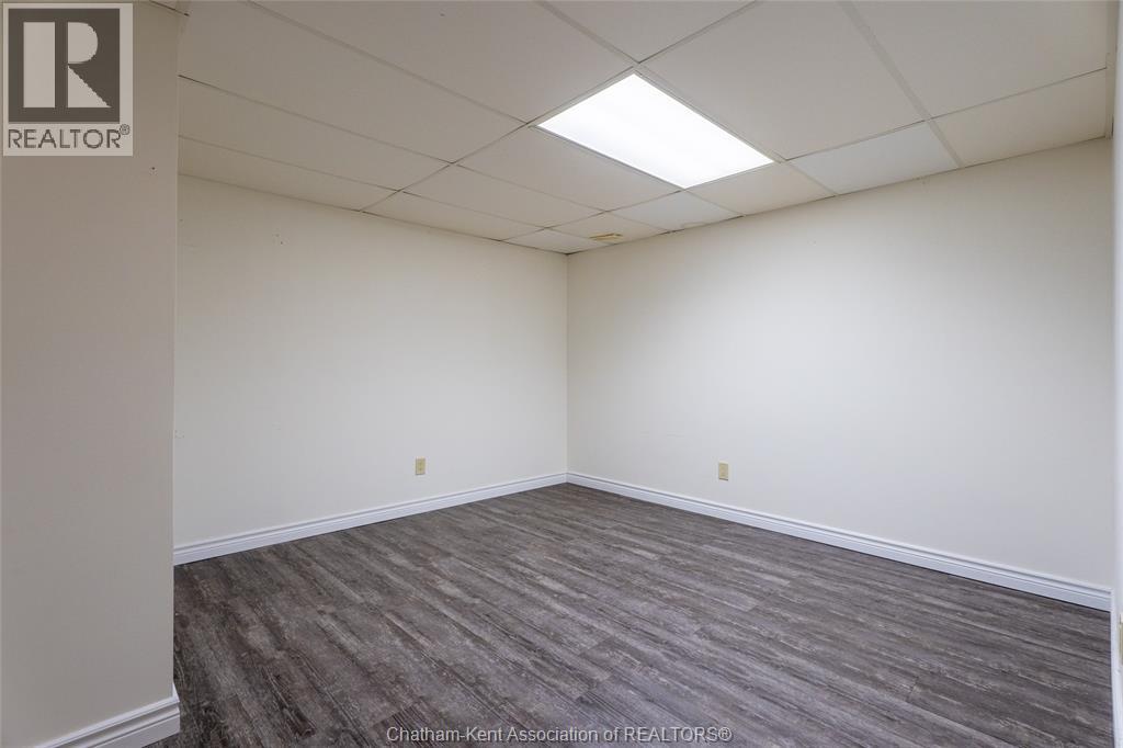 8 MCINTOSH AVENUE — photo 31