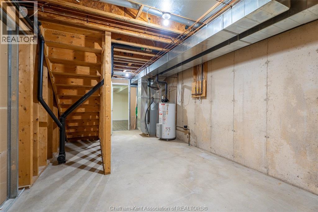 8 MCINTOSH AVENUE — photo 37