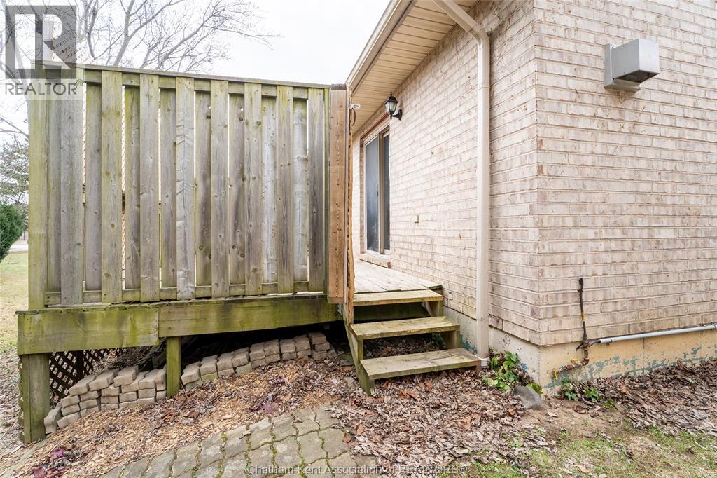 8 MCINTOSH AVENUE — photo 43
