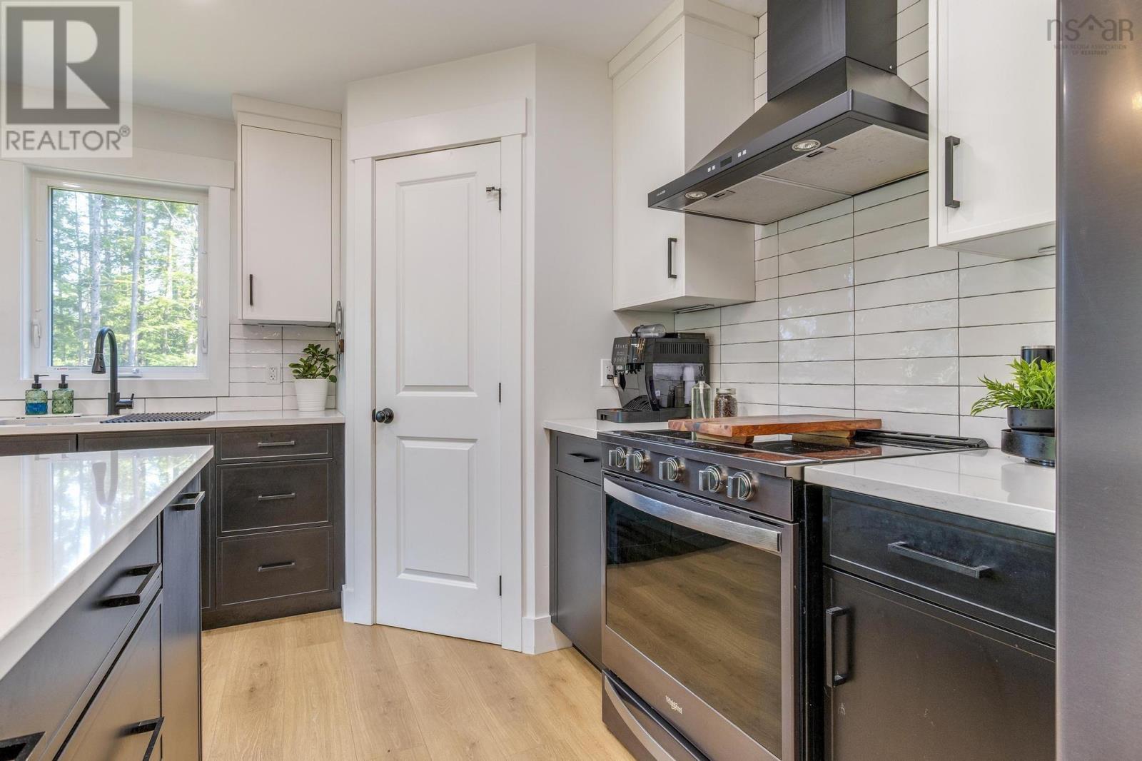 Property 10 of 49 of 4838 Highway 2