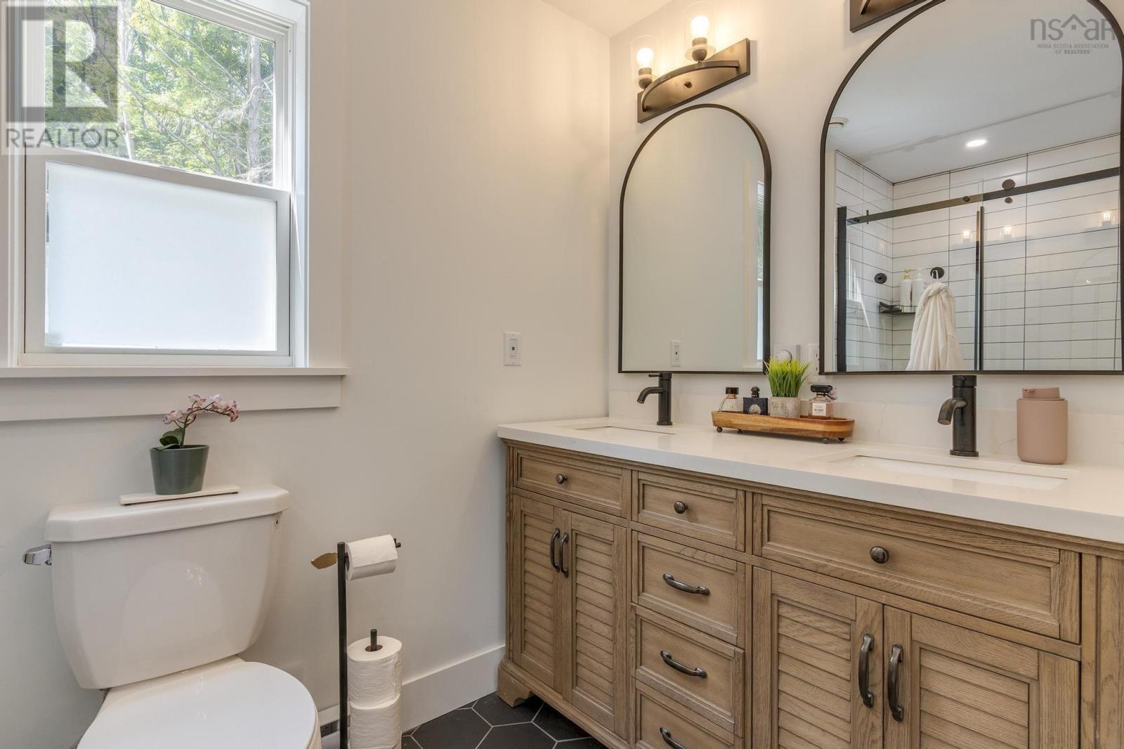 Property 38 of 49 of 4838 Highway 2