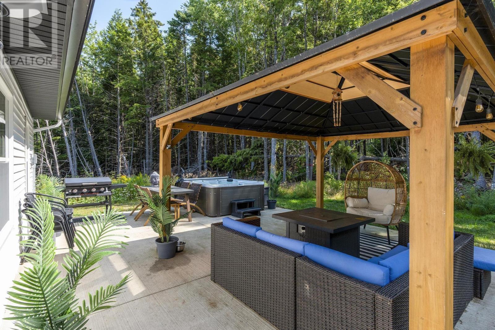 Property 18 of 49 of 4838 Highway 2