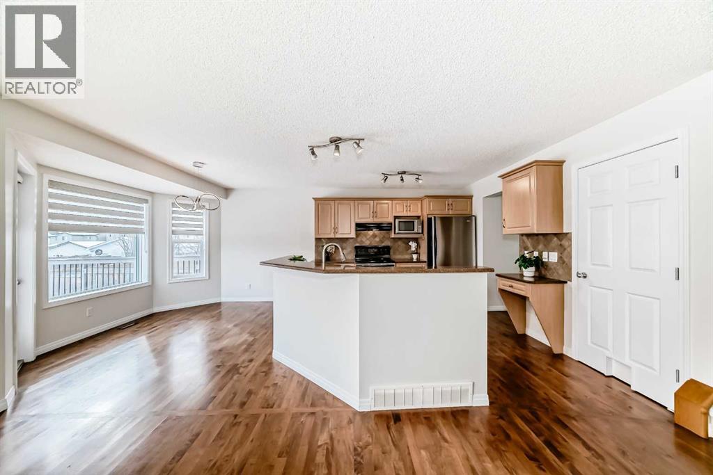 Single Family House for Sale in  Everridge Way SW Evergreen Calgary 