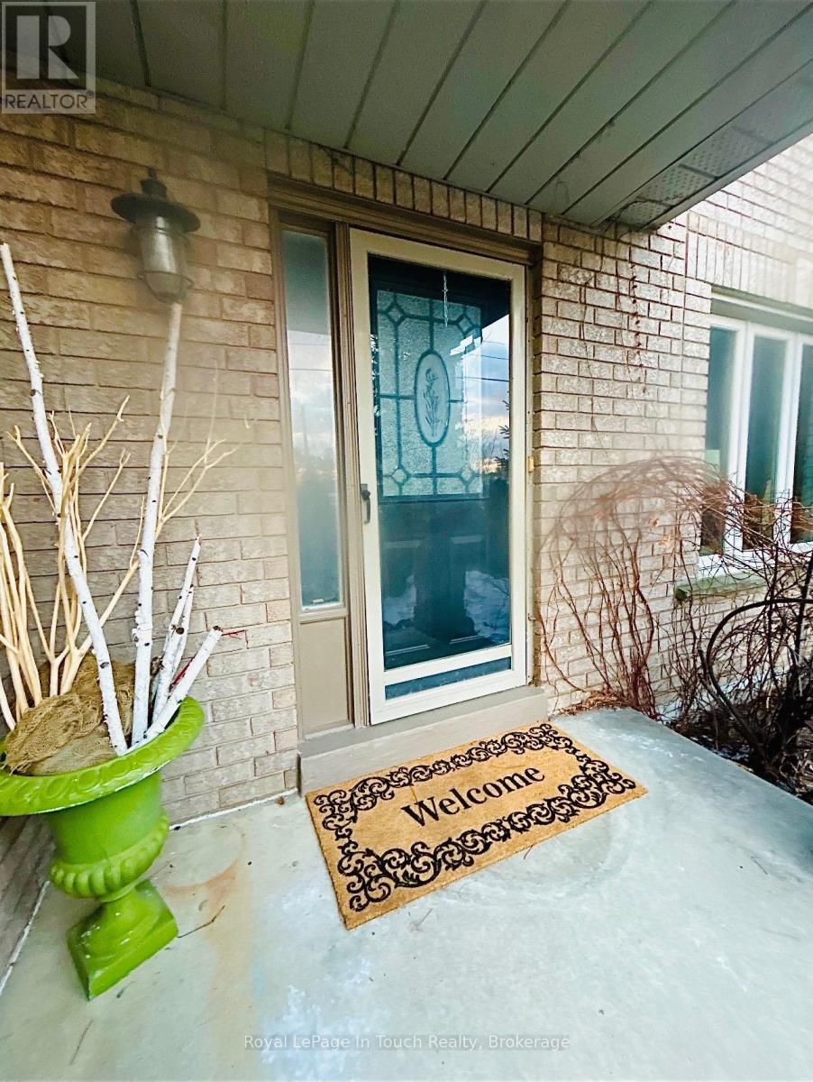 153 FERNDALE DRIVE S - 2
