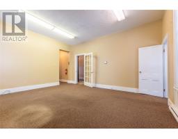 47 Leslie Street thumbnail 19