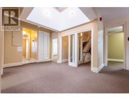 47 Leslie Street thumbnail 25