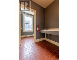 47 Leslie Street thumbnail 41