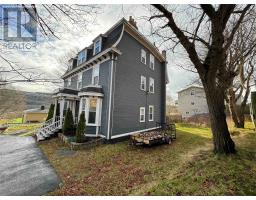 47 Leslie Street thumbnail 3