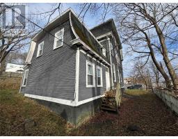 47 Leslie Street thumbnail 5