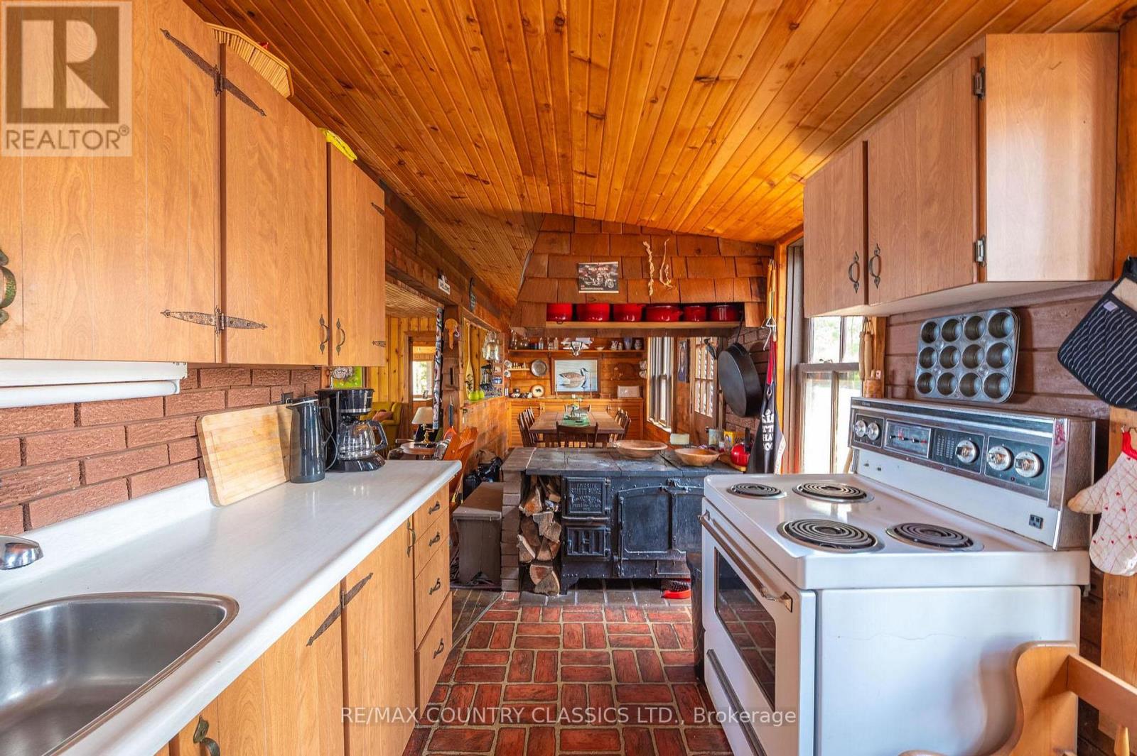 22 CHANDOS LK BALMER ISLAND - 17