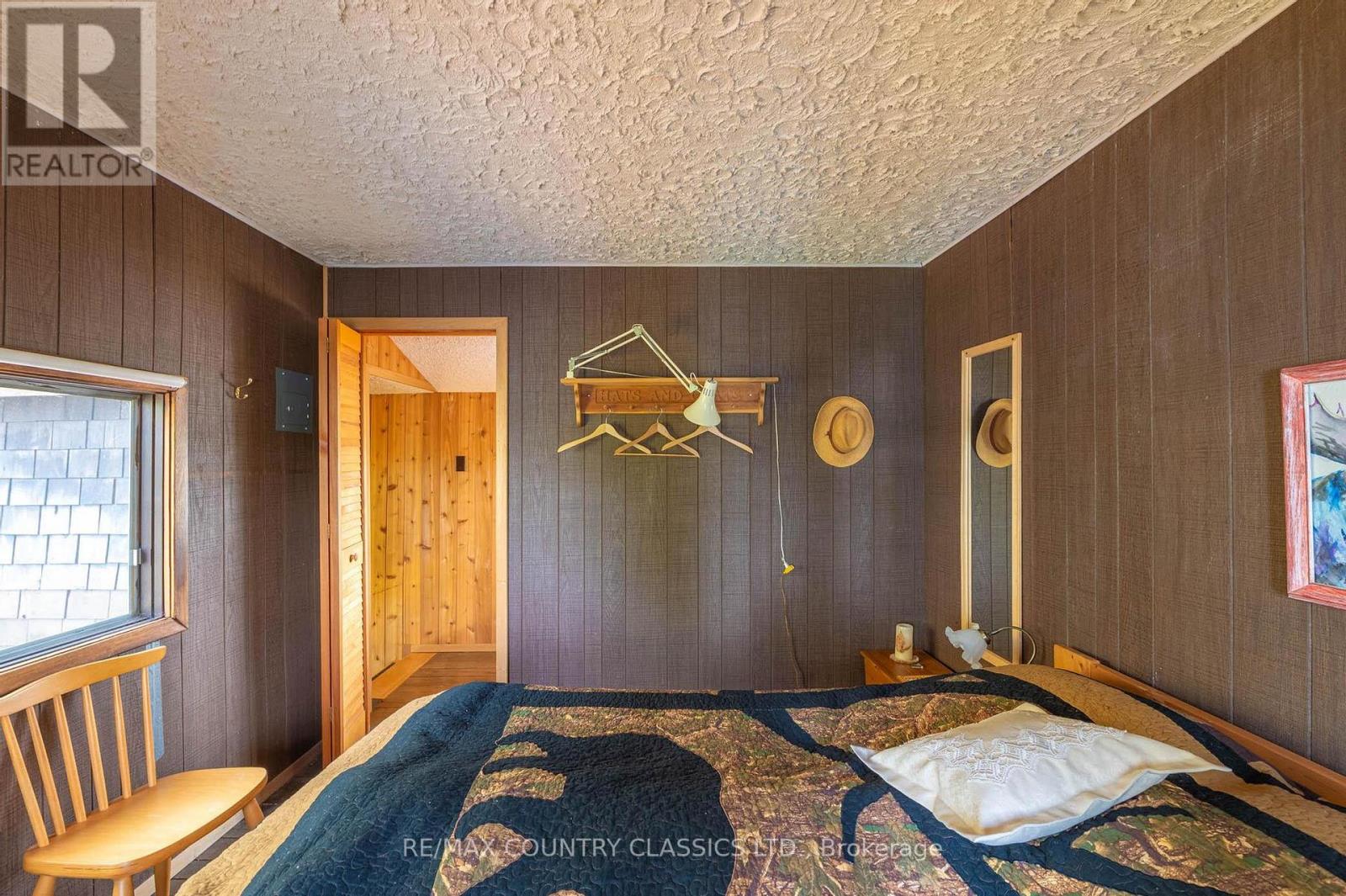 22 CHANDOS LK BALMER ISLAND - 24