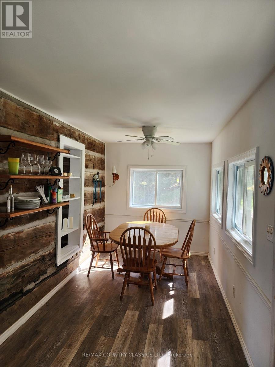 24 DANIELS LANE - 4