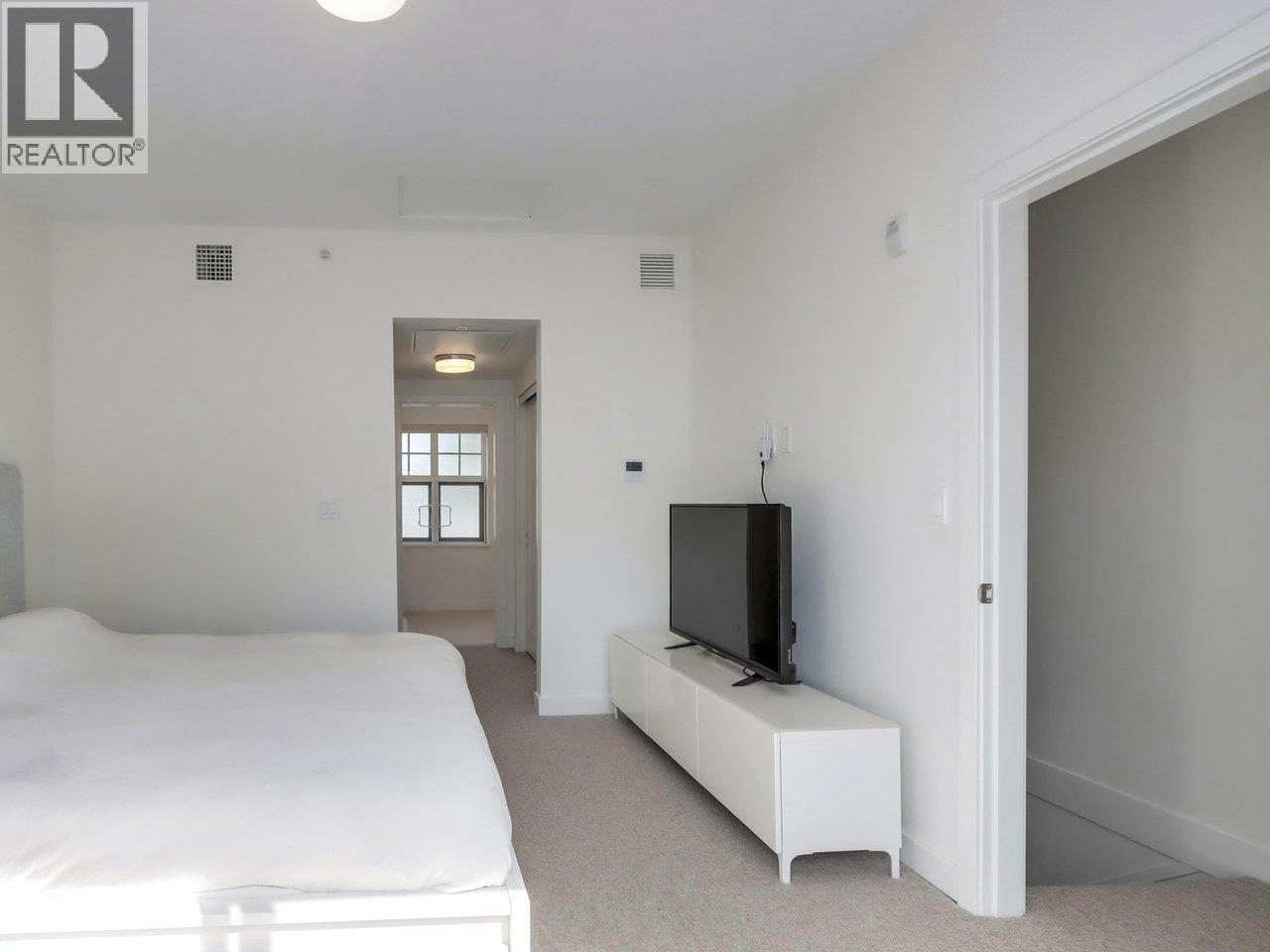 114 678 FAIRVIEW STREET