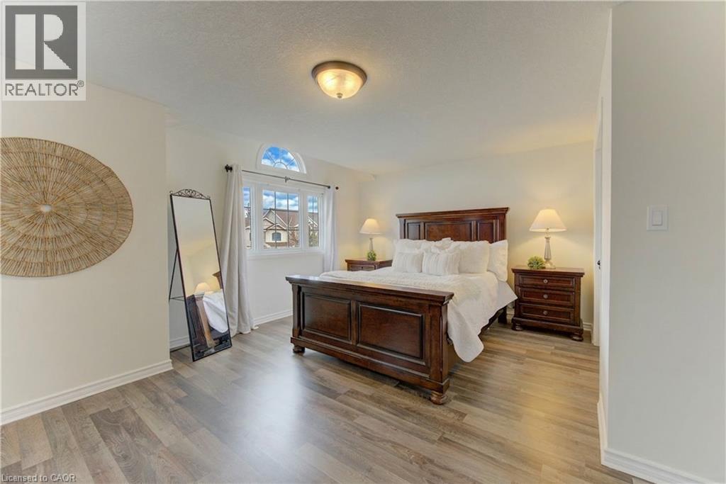 80 EVERGLADE Crescent