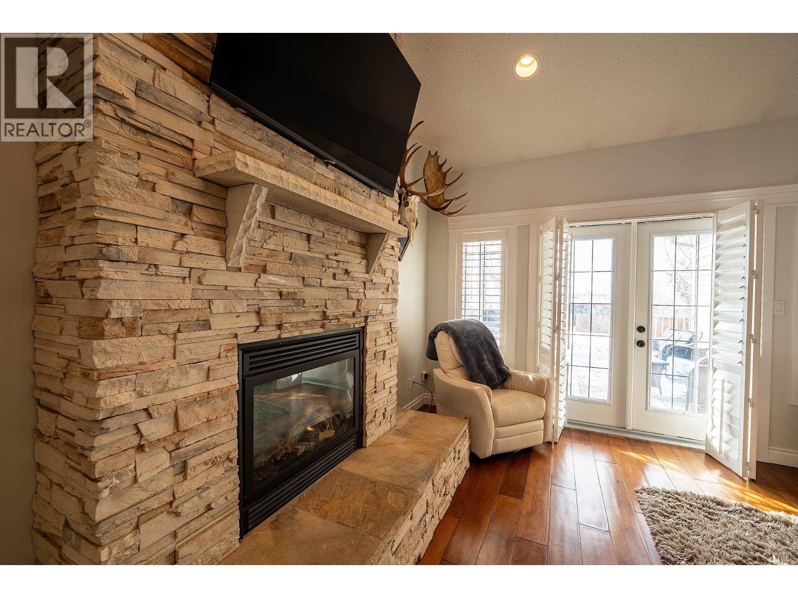 8607 109 AVENUE - 5