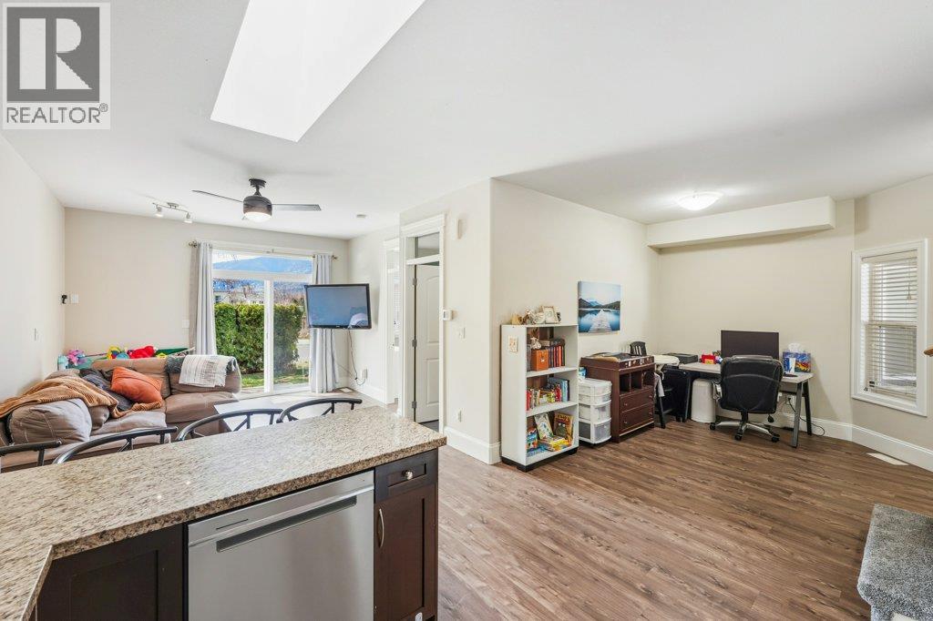 476 SALAMANDER Avenue Unit# 102, Oliver