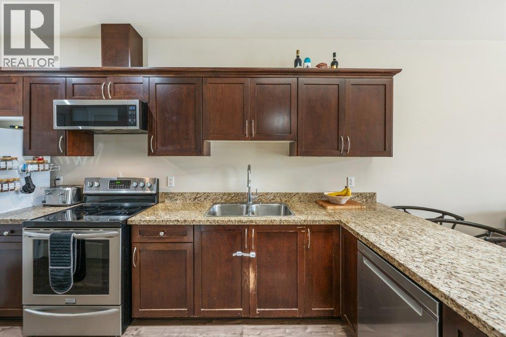 476 SALAMANDER Avenue Unit# 102, Oliver