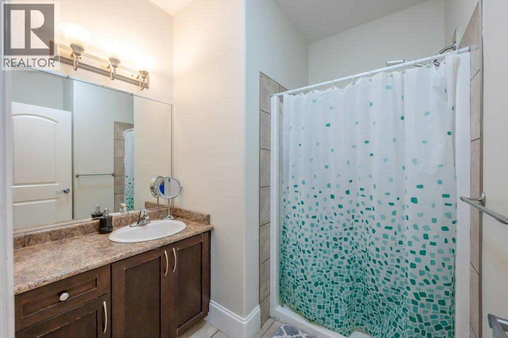 476 SALAMANDER Avenue Unit# 102, Oliver