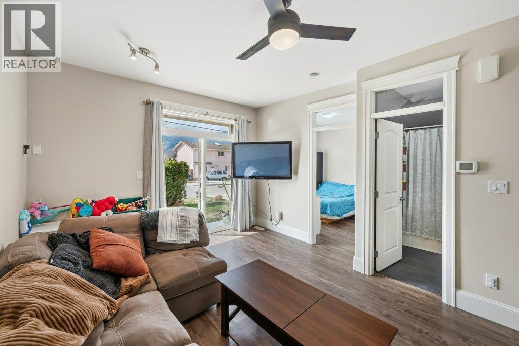 476 SALAMANDER Avenue Unit# 102, Oliver