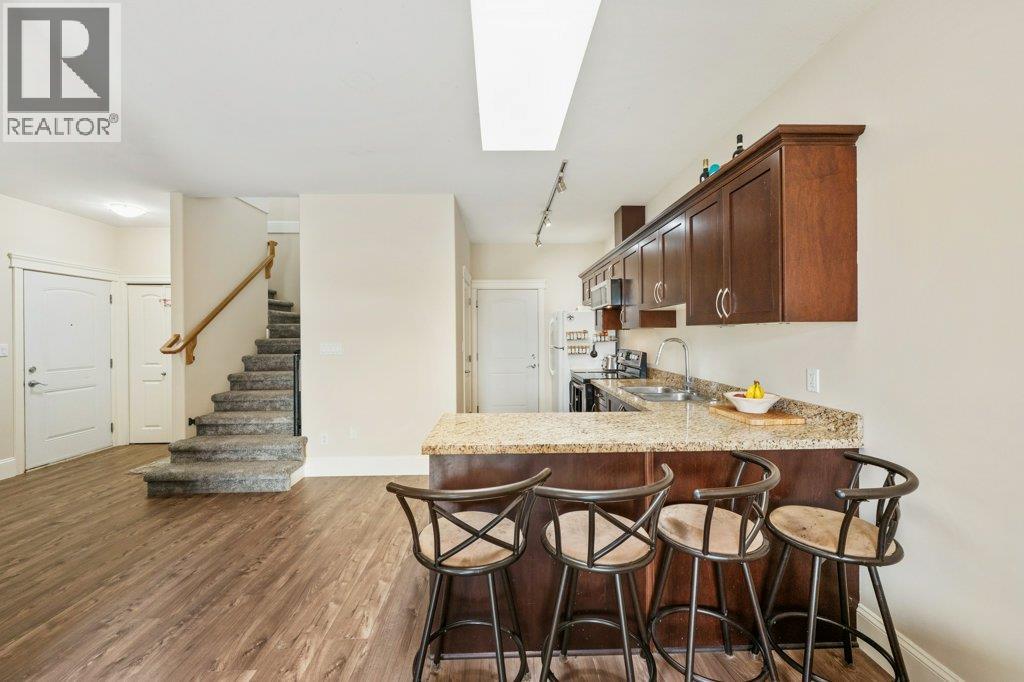 476 SALAMANDER Avenue Unit# 102, Oliver