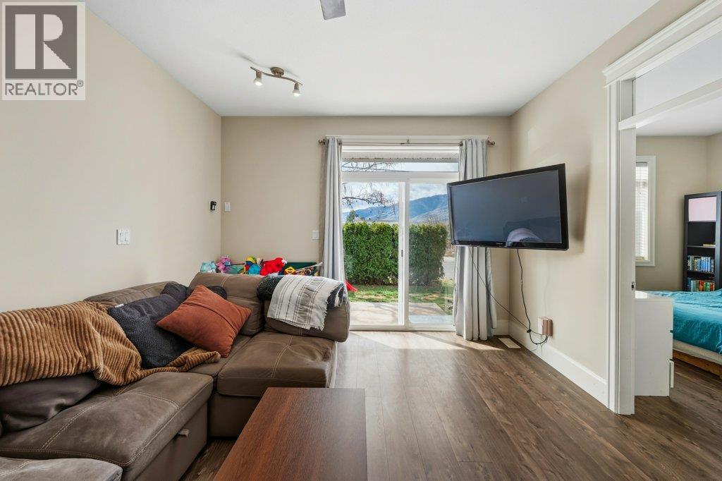 476 SALAMANDER Avenue Unit# 102, Oliver