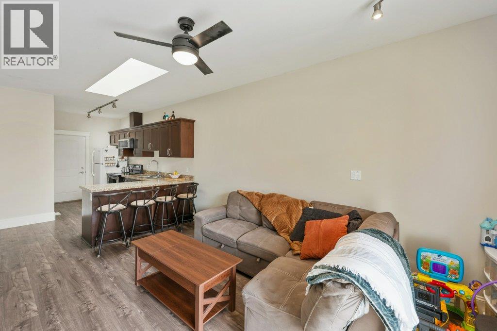 476 SALAMANDER Avenue Unit# 102, Oliver