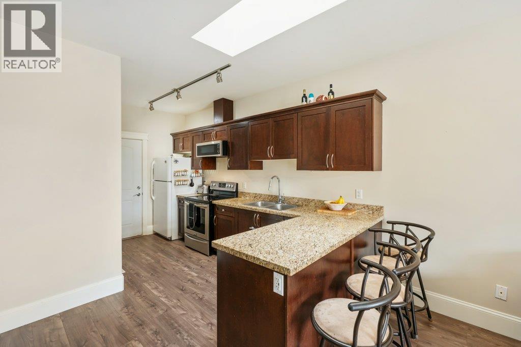 476 SALAMANDER Avenue Unit# 102, Oliver