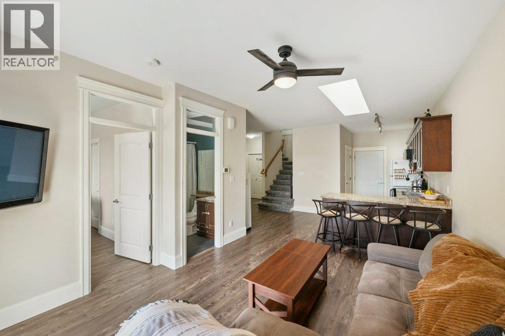 476 SALAMANDER Avenue Unit# 102, Oliver