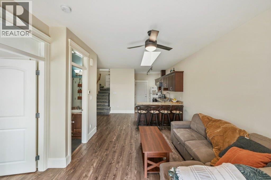 476 SALAMANDER Avenue Unit# 102, Oliver