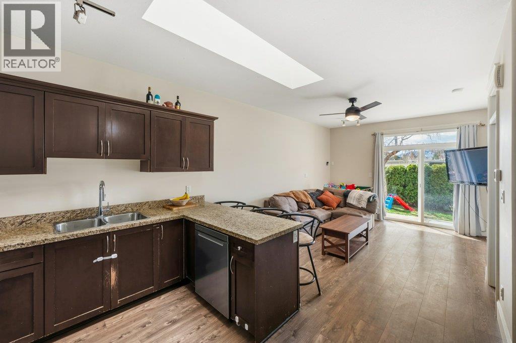 476 SALAMANDER Avenue Unit# 102, Oliver