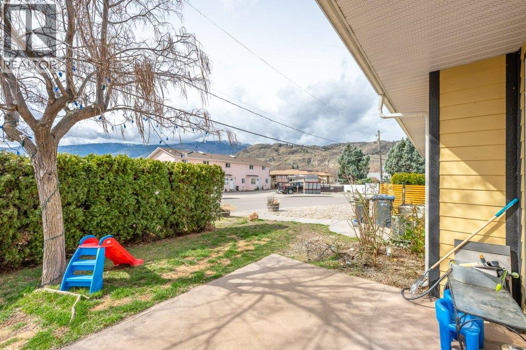 476 SALAMANDER Avenue Unit# 102, Oliver