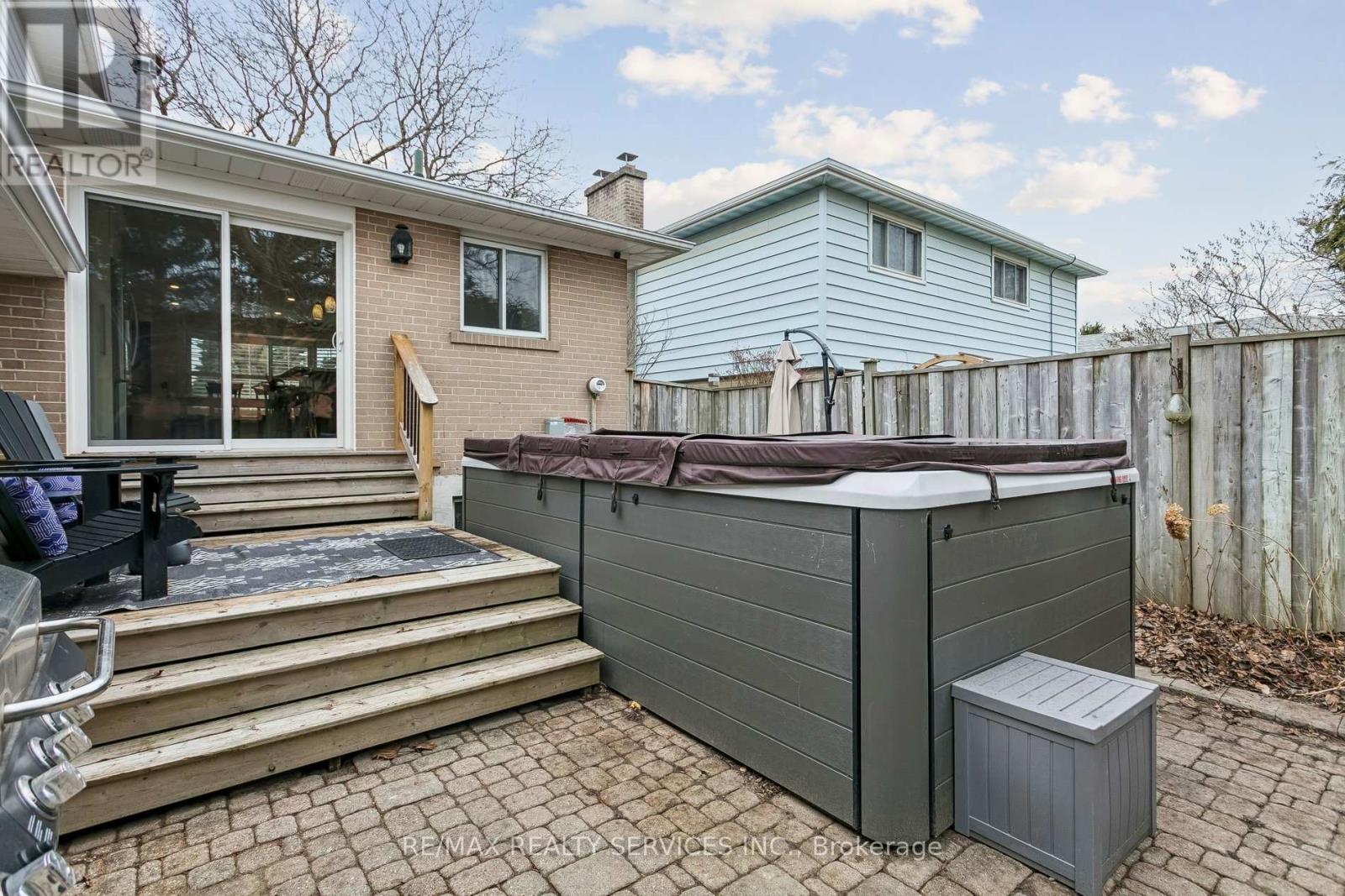 12 FERNDALE CRESCENT,Brampton (Brampton East),,
