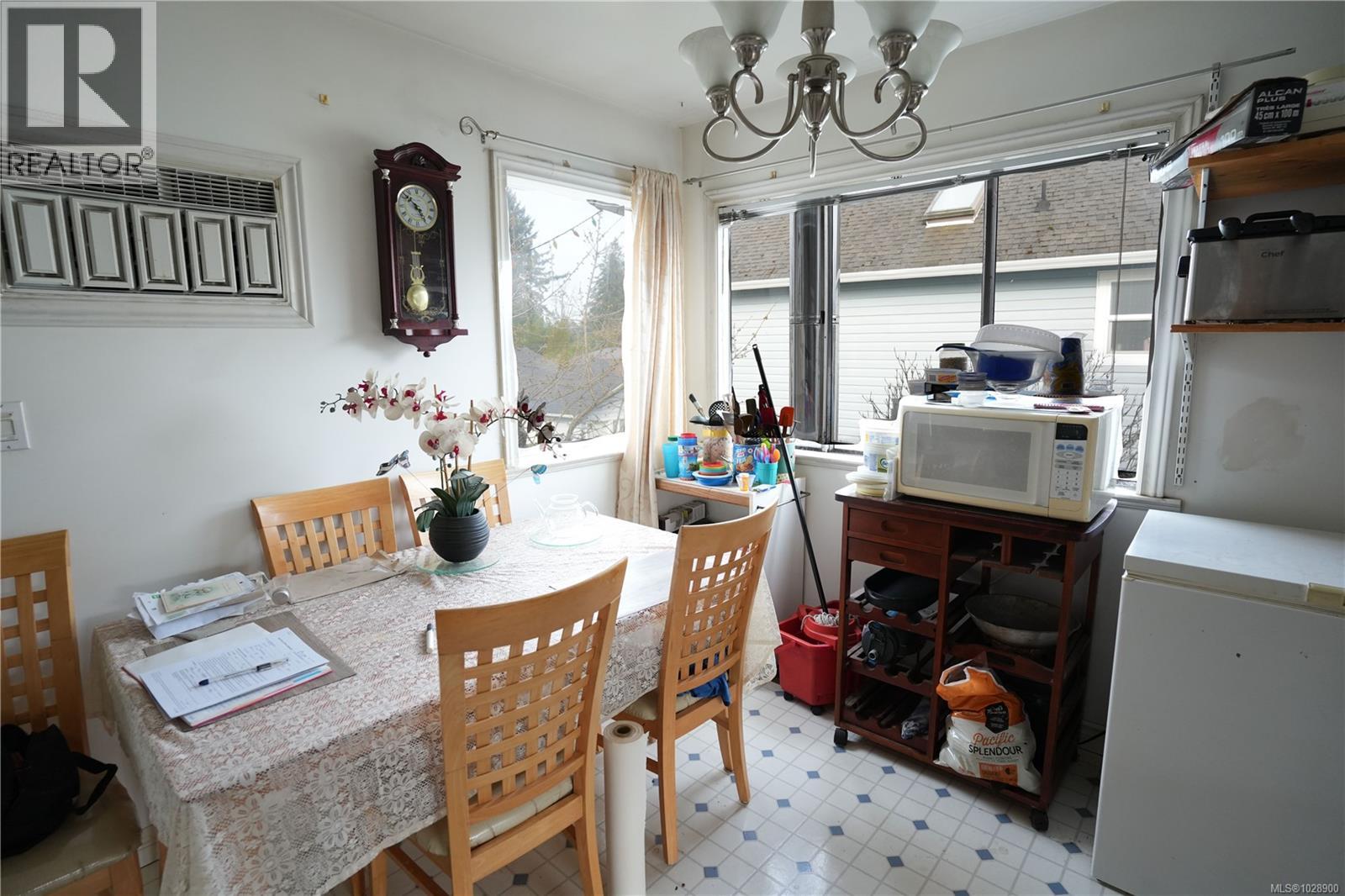 1092 ST. DAVID CRES - 13