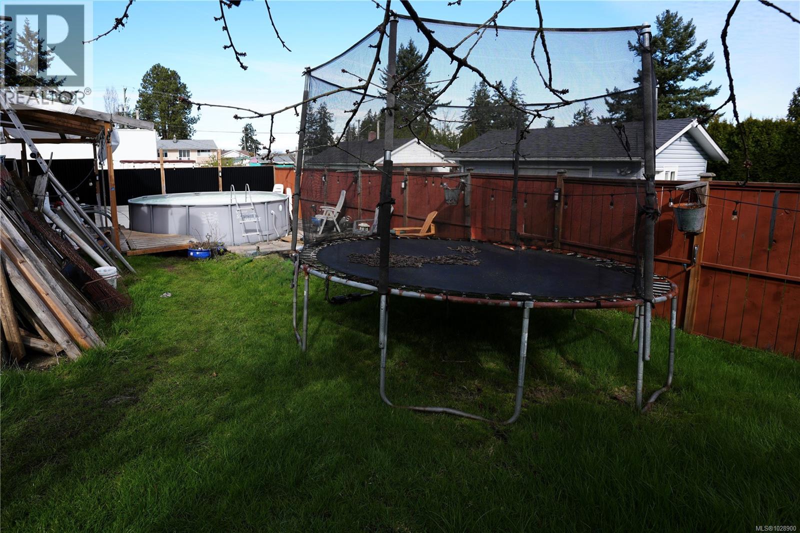 1092 ST. DAVID CRES - 7