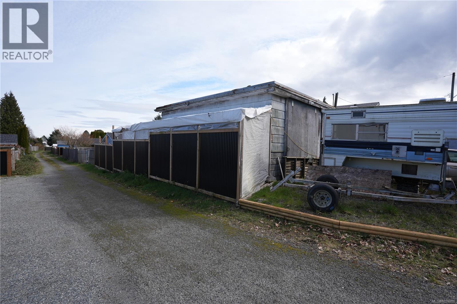 1092 ST. DAVID CRES - 4